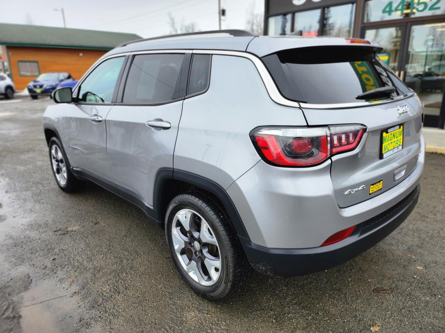 2020 SILVER /black and white JEEP COMPASS LIMITED (3C4NJDCB9LT) with an 2.4L engine, Automatic transmission, located at 1960 Industrial Drive, Wasilla, 99654, (907) 274-2277, 61.573475, -149.400146 - Photo#3